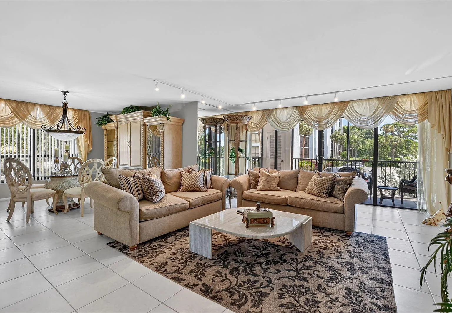 3 bed, 2200 sqft, $8,500 — Photo 1