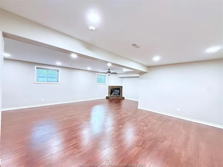 170 Diane Cres — Photo 18