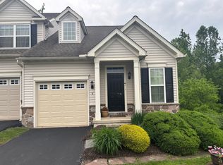 8 Chaser Ct, Shillington, PA 19607