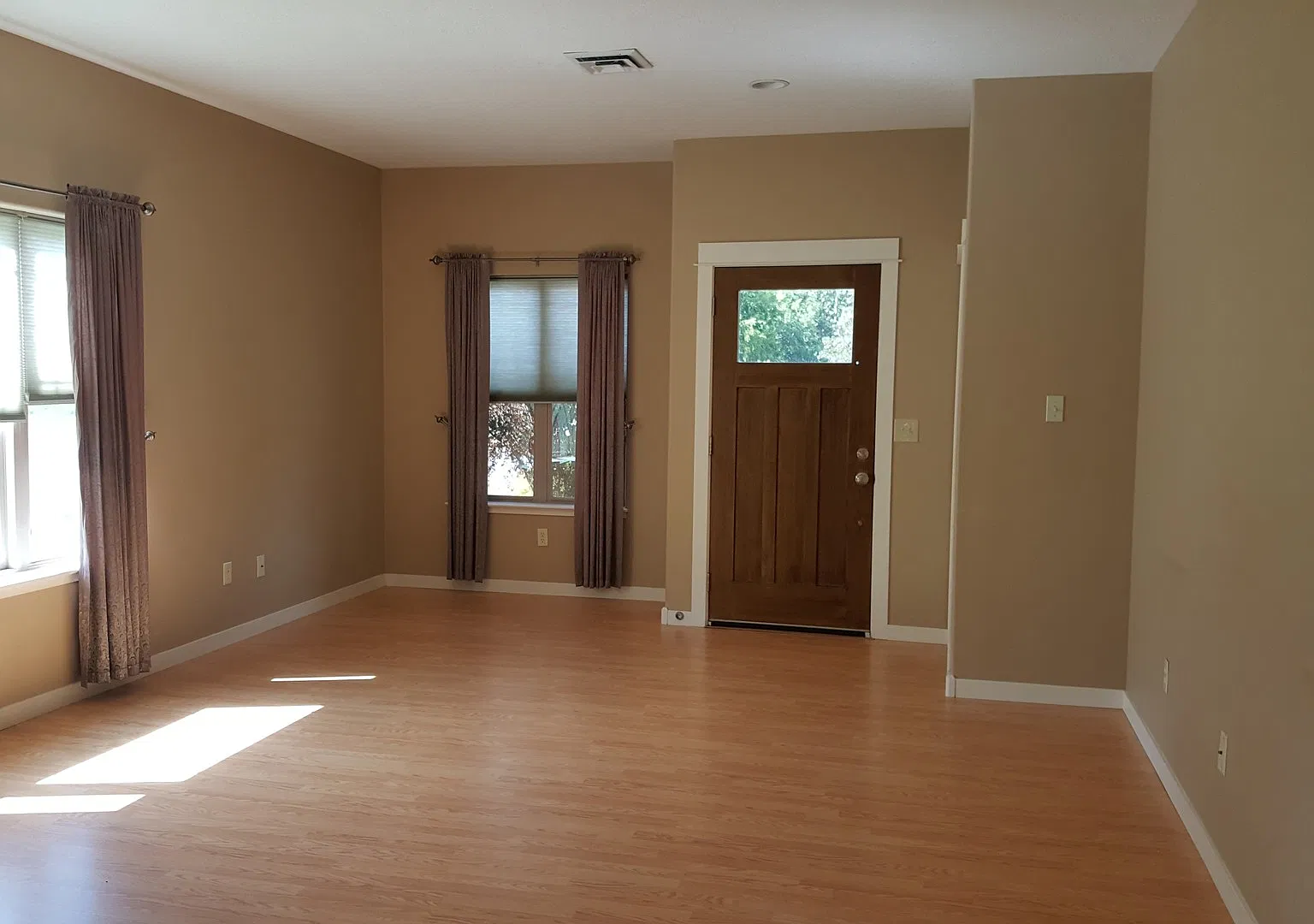 Home for Rent - The Dalles - Pet Friendly — Photo 4