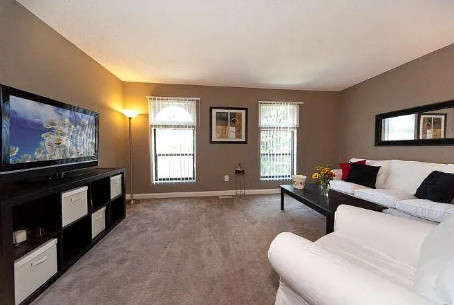 The Elms Apartments — Photo 17