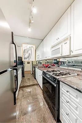 5th image of 225 E 57th St APT 15B