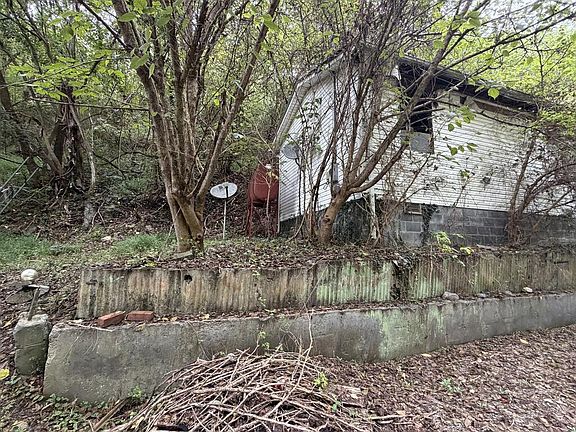 5th image of 325 Henrytown Rd