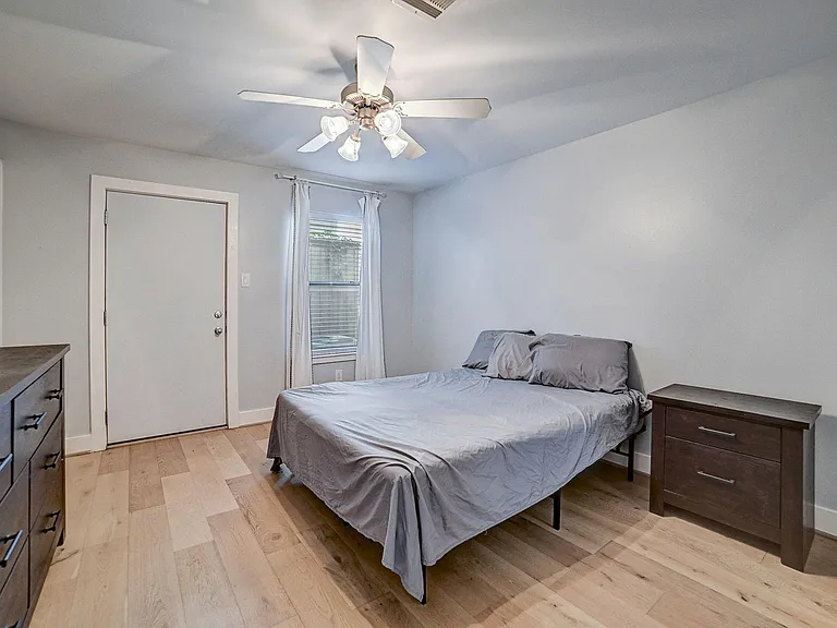 5838 Larkin St — Photo 6