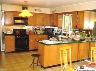 38 Longstreet Rd, Manalapan, NJ 07726