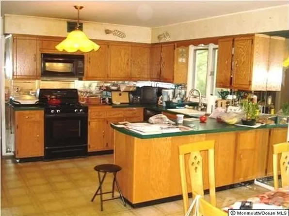 38 Longstreet Rd, Manalapan, NJ 07726