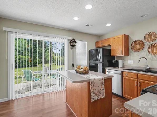 605 Gelderland Dr, Matthews, NC 28104