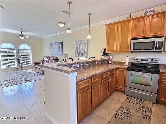 5th image of 548 W Beach Blvd APT 103