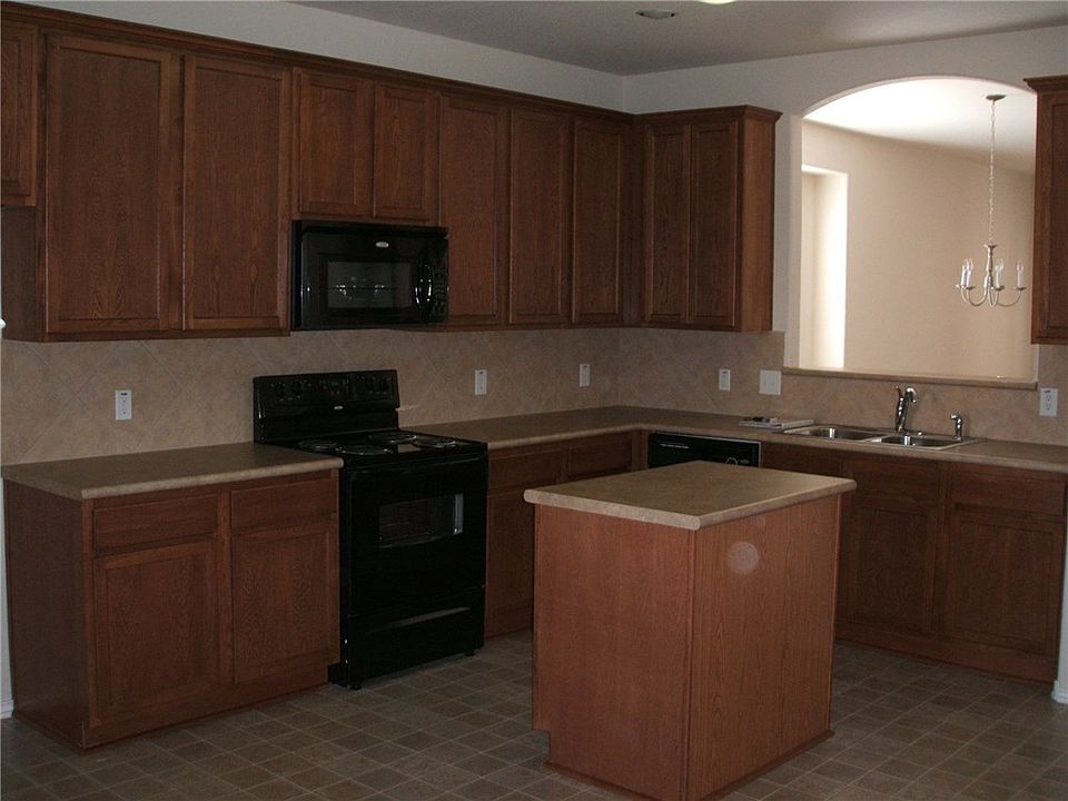 2nd image of 102 Williamson Cv