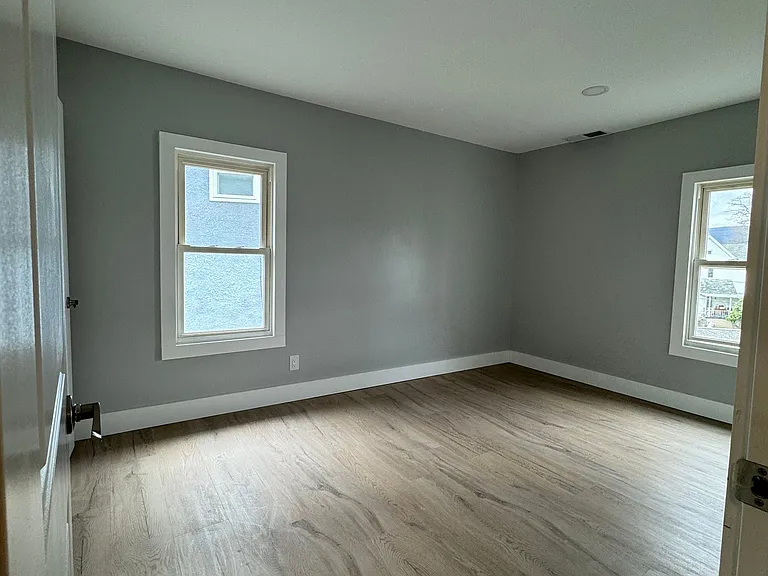 2515 Olyphant Ave — Photo 9
