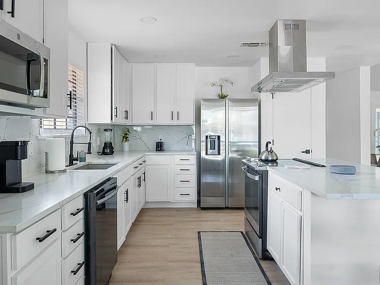 2521 Delmar Dr — Photo 41