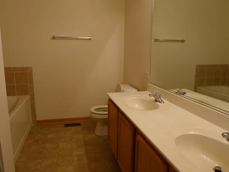 1577 W Turtle Creek Ln — Photo 11