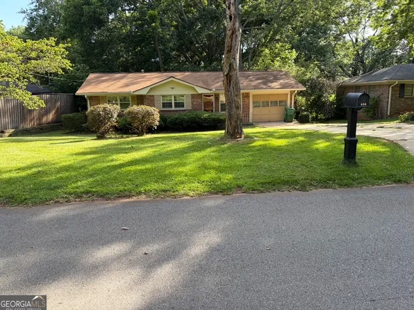 898 Pine Roc Dr, Stone Mountain, GA 30083