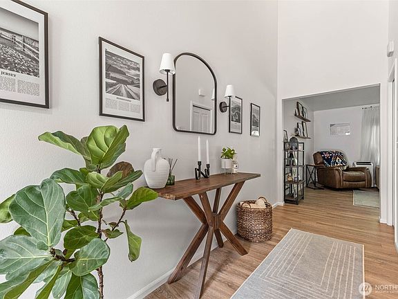 5th image of 7604 Brianna Court SE