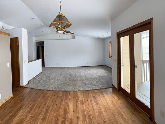 3rd image of 20324 Avalanche Rd