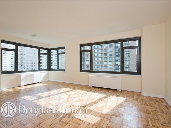 4th image of 160 E 65th St APT 11A