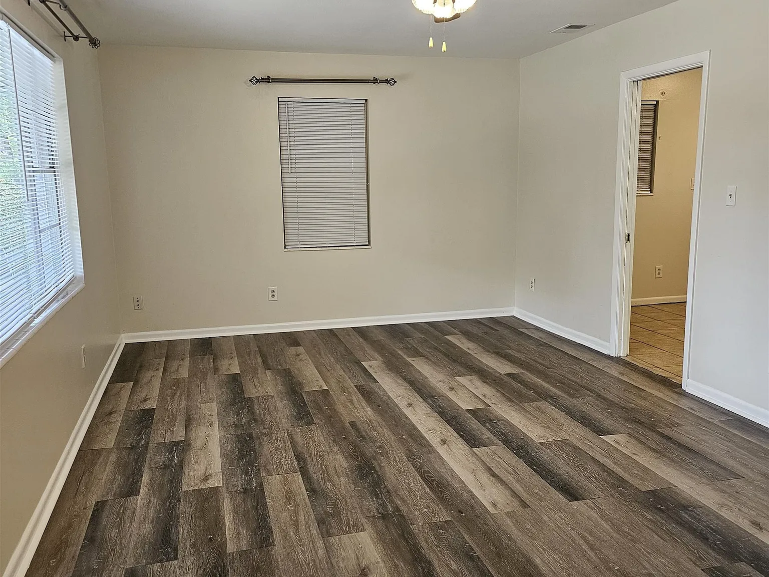 3 bed, 1302 sqft, $1,950 — Photo 2