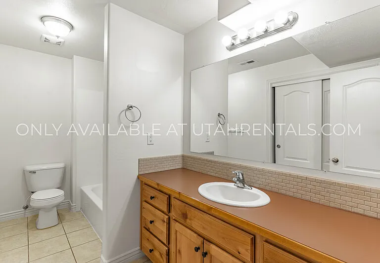 692 E 180 N — Photo 24