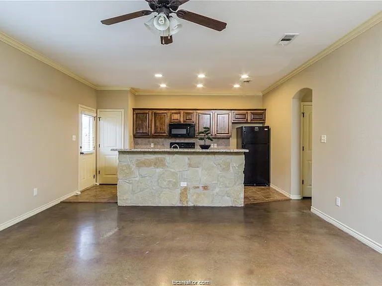 3010 Old Ironsides Dr — Photo 4