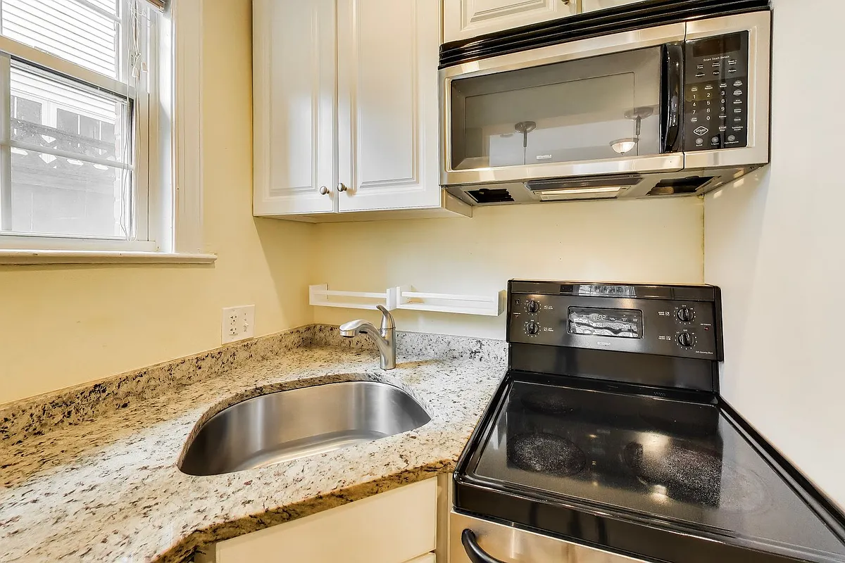 Building Photo - 8414 Flower Ave #6