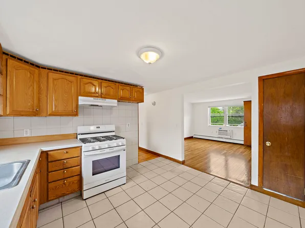161 Neponset Valley Pkwy APT 3, Boston, MA 02136