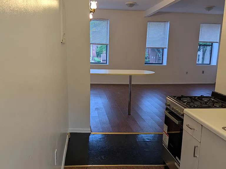 1216 W Lexington St #2NDFL — Photo 4