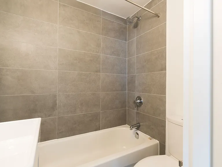 28 Maynard Ave — Photo 3