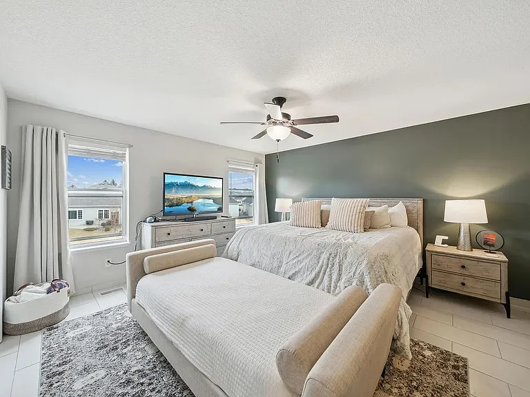 1859 Hinsdale Cir — Photo 11