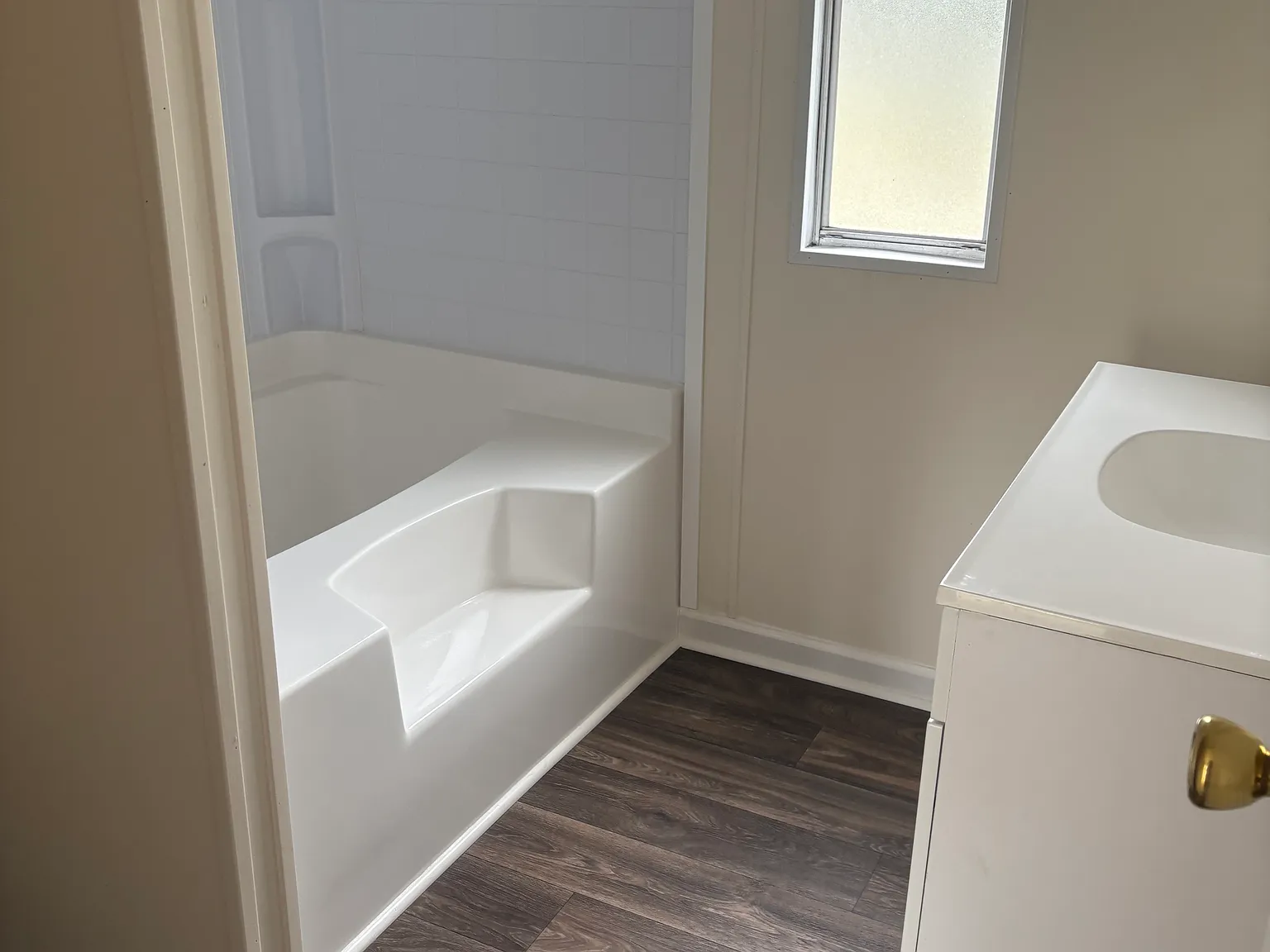 2 bed, $850 — Photo 1