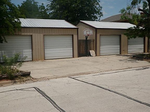 3rd image of 442 Poplar St
