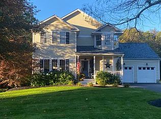 332 Westmoreland Ln, Saunderstown, RI 02874