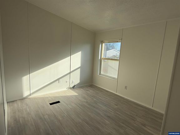 5th image of 315 SE Aspen Dr