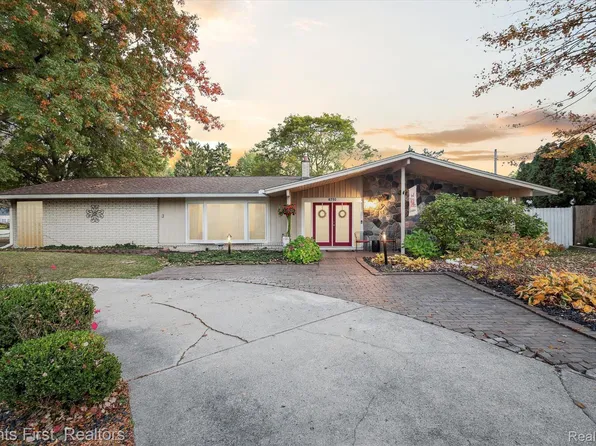 4710 Chadbourne Dr, Sterling Heights, MI 48310