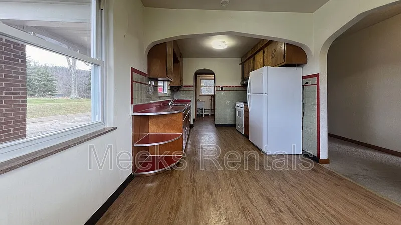 3 bed, 1.0 bath, 1462 sqft, $1,750 — Photo 4
