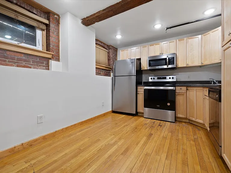 325 Lafayette St #1003 — Photo 4