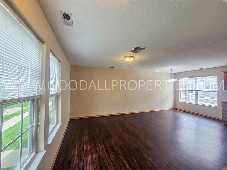 15211 Greenbelt Dr — Photo 8