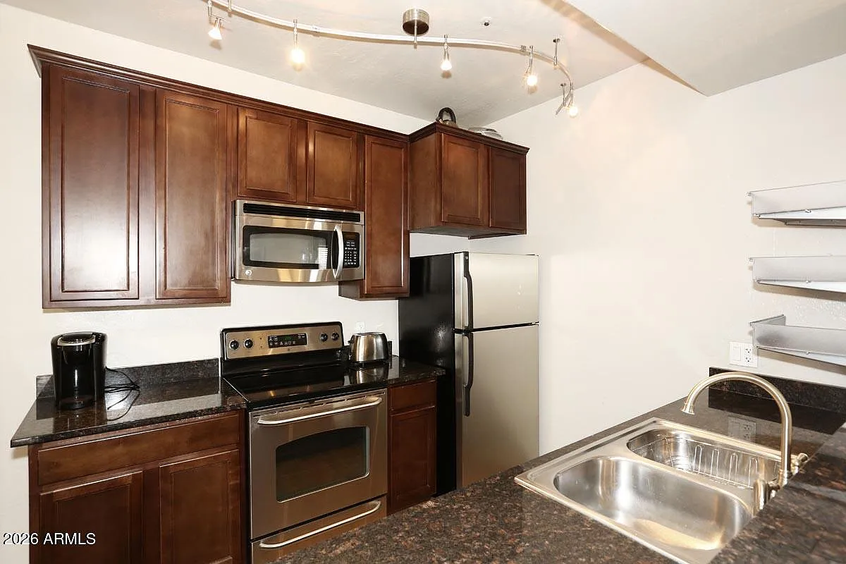2 bed, 2.0 bath, 1029 sqft, $2,100 — Photo 3