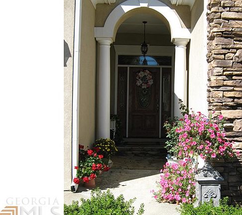 3rd image of 805 Chalet Hls