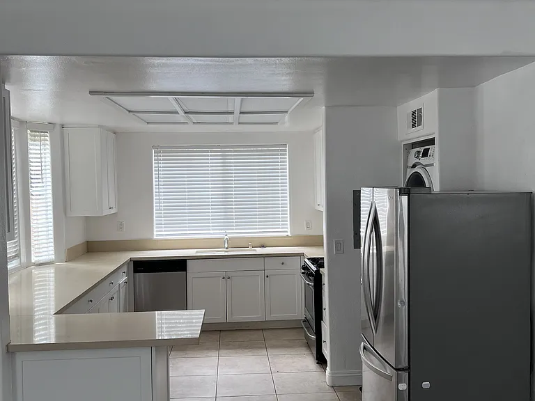 Kitchen full