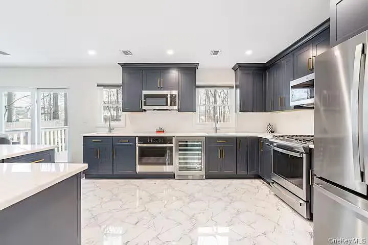 5 bed, 3.0 bath, 2432 sqft, $14,000 — Photo 4