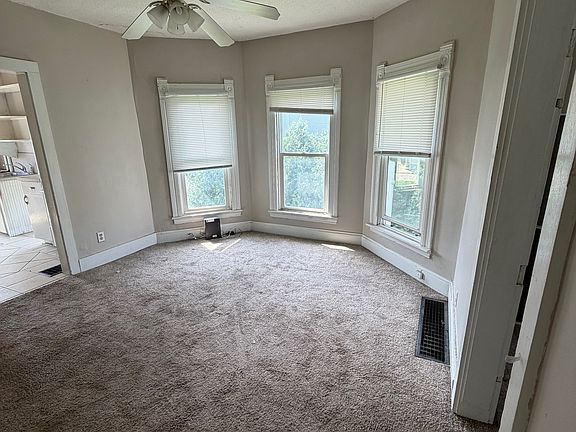 2nd image of 914 Washington St APT 2