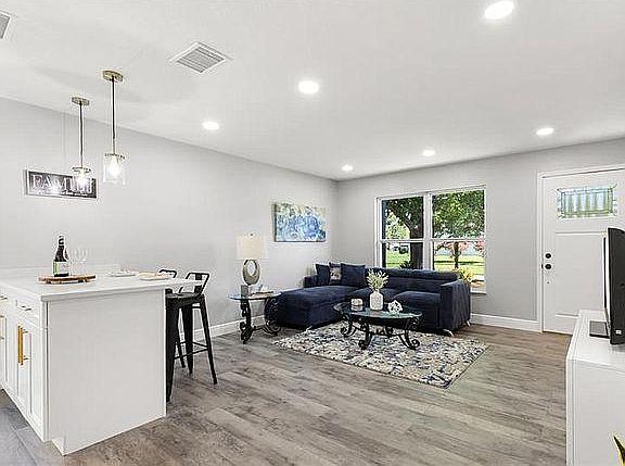 2nd image of 2537A Mulberry Dr S