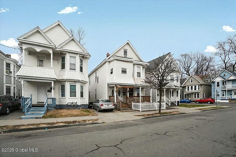 4th image of 415 Victory Avenue