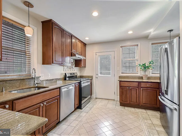 8112 Eastern Ave NW — Photo 10