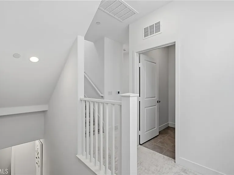 208 Yerba — Photo 17