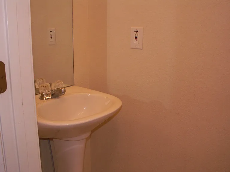 120 Cardinal Ct #C — Photo 16