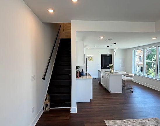 5th image of 1240 W Erie Ave #2