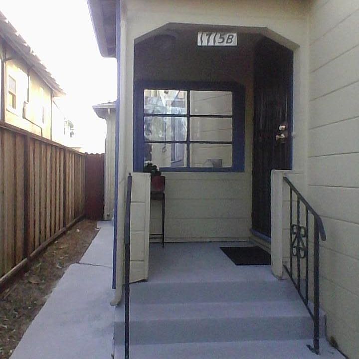 Entry to apartment