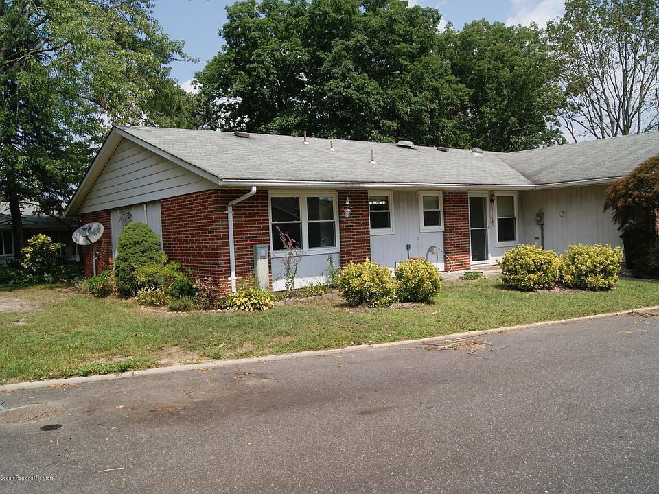 1st image of 372B Portsmouth Dr