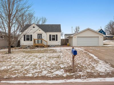 220 E 5th Ave, Humboldt, SD, 57035